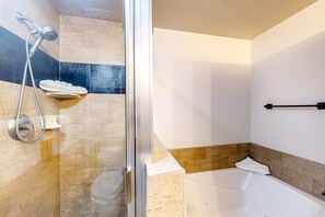 Shower, hair dryer, towels - Light-filled condo near Canyons Village with mountain view, pool & hot tubs (Park City)