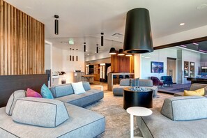 Lobby - Walk-to-lift studio with hot tub, sauna, pool, gym, & game room access (Park City)
