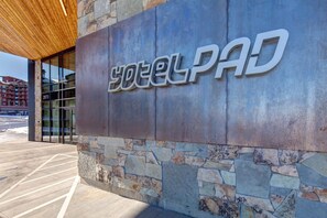 Property grounds - Walk-to-lift studio with hot tub, sauna, pool, gym, & game room access (Park City)