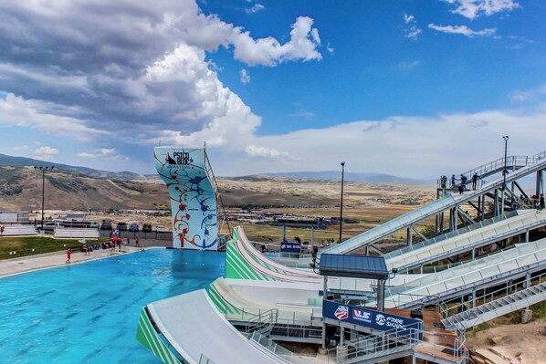 Pool - Lofty, contemporary condo within three blocks of the Park City Mountain Resort (Park City)