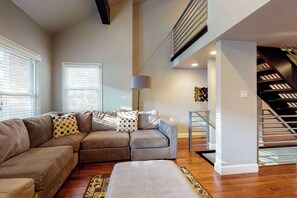 TV, fireplace, offices - Lofty, contemporary condo within three blocks of the Park City Mountain Resort (Park City)
