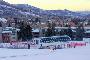 Exterior - Lofty, contemporary condo within three blocks of the Park City Mountain Resort (Park City)