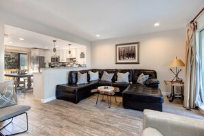 TV, fireplace - Three-story townhome with private hot tub, gas fireplace, decks (Park City)