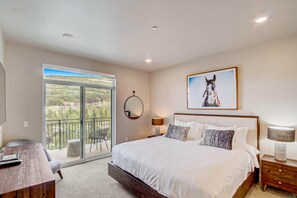 Iron/ironing board, WiFi, bed sheets - Beautiful resort condo - incredible amenities - shuttle service (Heber City)