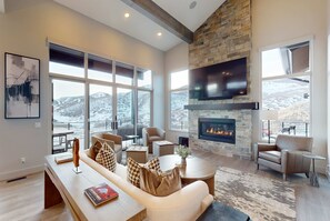 TV, fireplace, stereo, offices - Modern Mountain Home with beautiful views, hot tub & private sauna (Heber City)