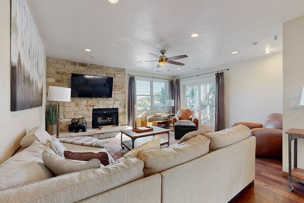 TV, fireplace - Mountain condo located 3 blocks from Town Lift Plaza & Main Street (Park City)