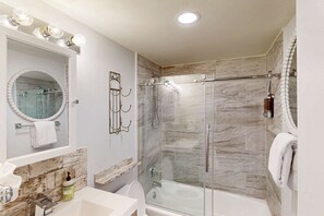 Shower, hair dryer, towels - Modern condo just minutes from Park City Mtn Resort & Main Street (Park City)