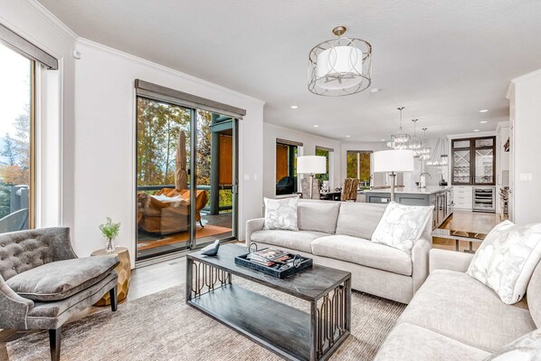 TV, fireplace, DVD player, offices - Posh Park City Paradise - Designer Interior, Hot Tub, Game Room & Epic Deck (Park City)
