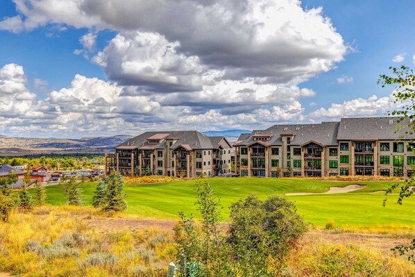 Exterior - Walk-to-lift condo with sunrise view, two lofts, pool, 2 hot tubs & tennis (Park City)