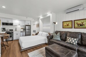 Interior - Ski-in - ski-out condo with fireplace, pool, hot tub & sauna - walk to eateries (Park City)