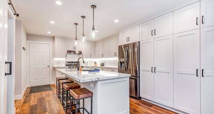 Newly remodeled home with arge private hot tub, fireplace, & nearby park
