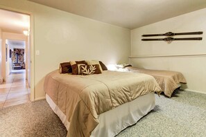 WiFi - Contemporary Home with Private Hot Tub & Stunning Mountain Views (Cottonwood Heights)