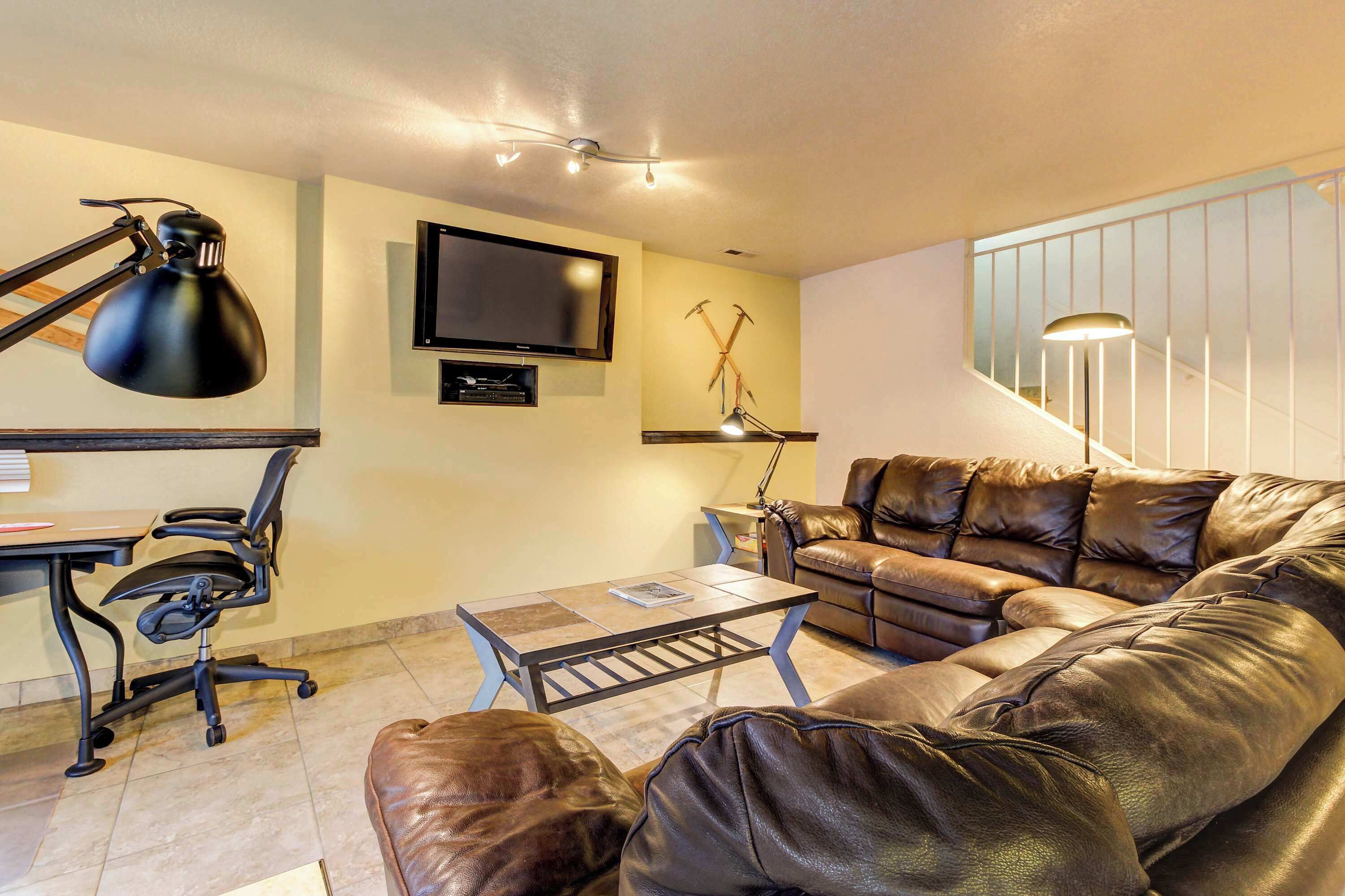 TV, fireplace, DVD player, offices