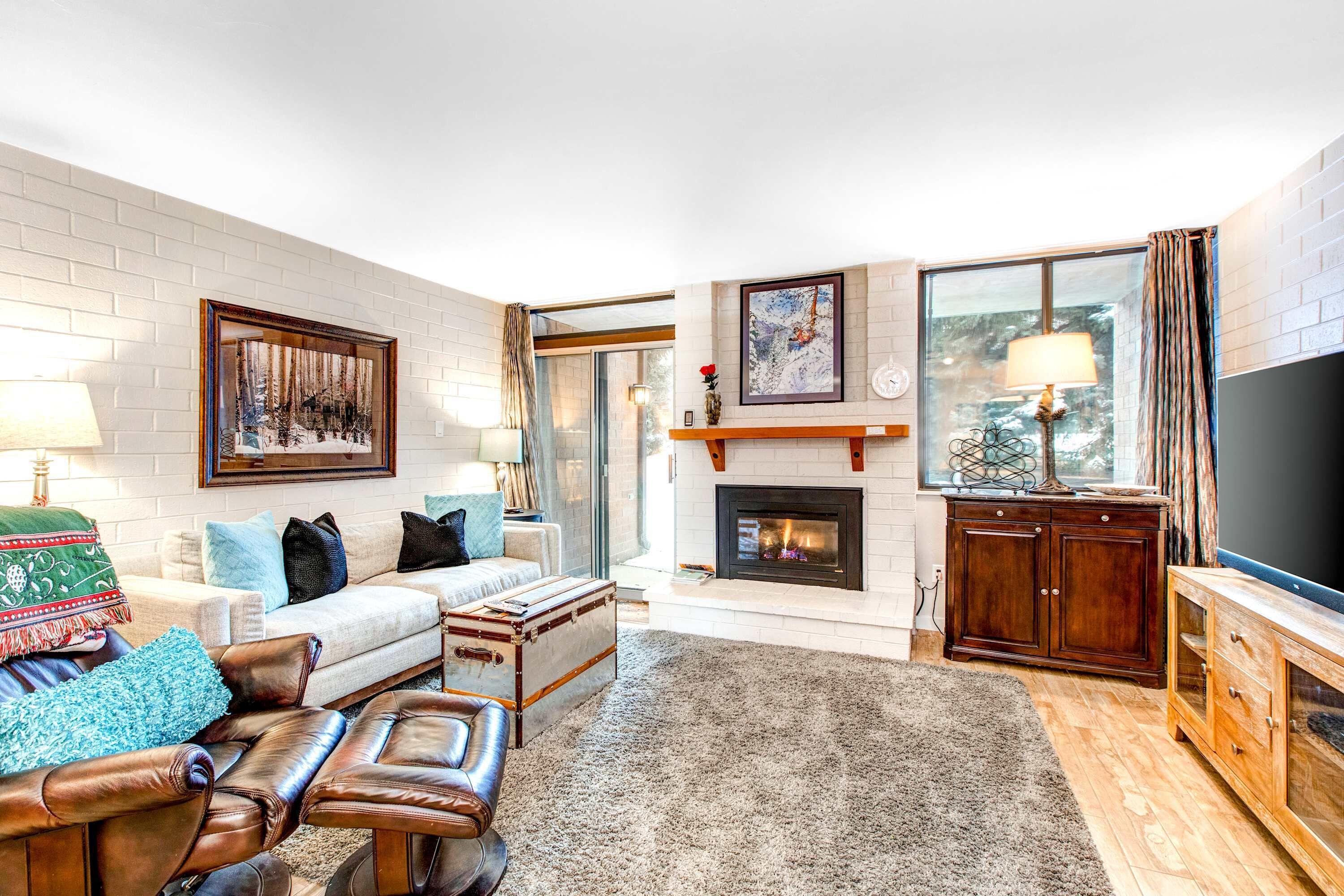 TV, fireplace, DVD player, offices