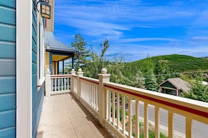 Property grounds - Ski-In, Ski-Out on Park City's 'Gold Coast' - Private Hot Tub - Walk to Dining (Park City)