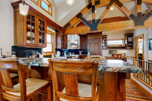Fridge, microwave, oven, stovetop - Ski-In, Ski-Out on Park City's 'Gold Coast' - Private Hot Tub - Walk to Dining (Park City)