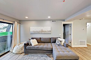 TV, fireplace, offices - Short walk to Park City lifts (Park City)