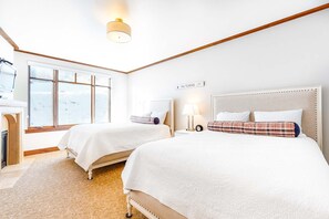 Room - Cozy one bedroom condo with fireplace, pool, hot tub, & ski-in/out access (Park City)