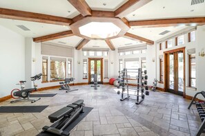 Fitness facility - Cozy one bedroom condo with fireplace, pool, hot tub, & ski-in/out access (Park City)