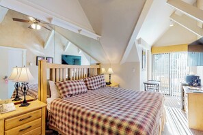 Room - Ski-in/ski-out studio condo with balcony, pool, hot tub, & gym (Park City)