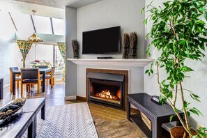 Interior - Cozy studio in the village with WiFi & easy slope access (Park City)