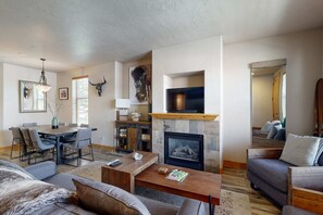 TV, fireplace, offices - Redstone Center Gem - Walk to Shops, close to Ski Shuttle Stop (Park City)