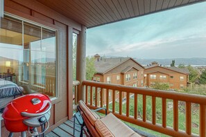 Property grounds - Inviting mountain condo near the reservoir & slopes with pool & hot tub (Heber City)