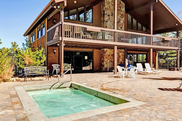 Outdoor dining - Spacious all-suite home at the base of The Canyons Resort (Park City)