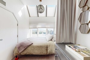 WiFi, bed sheets - ski-in - ski-out Studio with  Pool, Hot Tub, Fitness Center & Mountain Views (Park City)