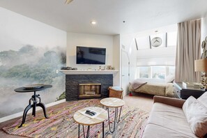 Room - Ski-In/Ski-Out Studio w/ Pool, Hot Tub, Fitness Center & Mountain Views (Park City)