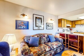 Living area - Charming & sunlit ski getaway with fireplace & balcony - close to lifts & shops (Park City)