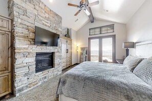 Desk, iron/ironing board, WiFi, bed sheets - ski-in - ski-out Deer Valley - Jordanelle family lodge with private hot tub (Heber City)