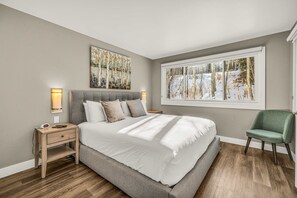 WiFi, bed sheets - Ski-in - ski-out condo with pool, hot tub & fireplace (Park City)