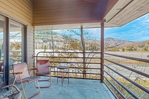 Property grounds - Unique stay a walk from the lifts with jetted tub, fireplace, & mountain views (Park City)