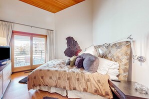 Tabla de planchar con plancha, wifi y ropa de cama 