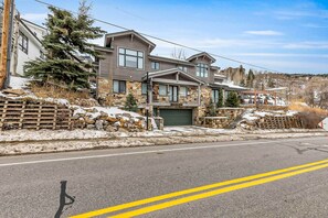 Exterior - Lovely home with gas fireplaces, patio, hot tub, & WiFi - great location & views (Park City)
