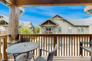Outdoor dining - Warm spacious home base at Redstone - walk to shops & dining (Park City)