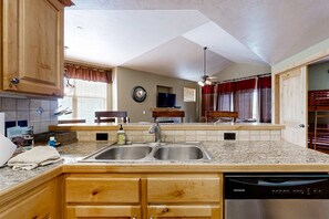 Fridge, microwave, oven, stovetop - Warm spacious home base at Redstone - walk to shops & dining (Park City)
