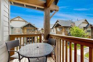 Outdoor dining - Warm spacious home base at Redstone - walk to shops & dining (Park City)