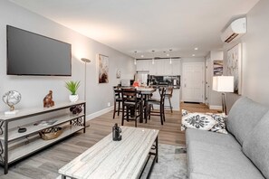 TV, offices - Main Street condo with AC, balcony, on-site dining, hot tub, & firepit (Park City)