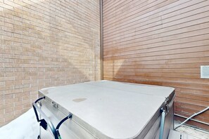 Property grounds - Airy condo with pool, sauna, private hot tub, fireplace, & washer & dryer (Park City)