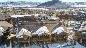 A resort with multiple buildings, a ski slope, and a mountain in the background. - Posh Condo - Private Hot Tub, Saltwater Pool & Mountain Views (Park City)