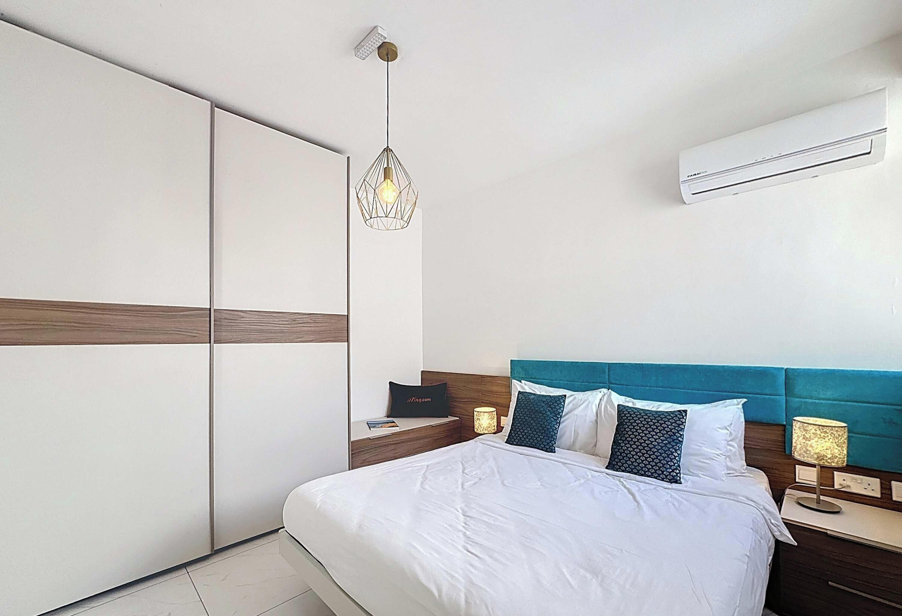 Iron/ironing board, travel crib, WiFi, bed sheets
