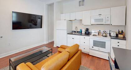 Newly renovated 1-bedroom apartment designed for comfort and convenience. Enjoy a king bed, 65” Smart TVs in the living room and bedroom, a fully stocked kitchen, workspace, and in-unit washer/dryer. Perfect for visiting Indiana Wesleyan University,