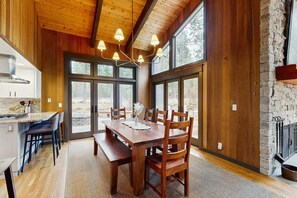 Dining - Spacious family friendly home with fireplace, full kitchen, deck, grill & WIFI (Black Butte Ranch)