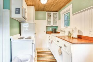 Fridge, microwave, oven, stovetop - Three Cozy Cottages with Gas Fireplaces, Courtyard, & Beach Access - Dog-Friendly (Cannon Beach)