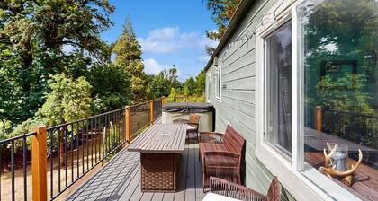 Dog-friendly, riverfront home with WiFi, deck & private washer/dryer