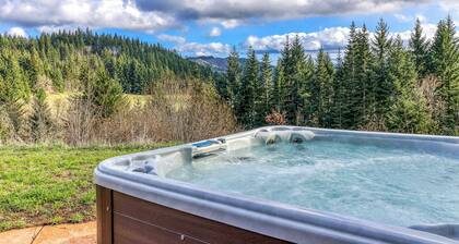 Mountain cabin on 5 acres with private hot tub & Mt Hood views