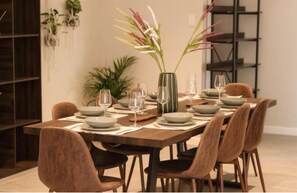 Dining - Rissie's 3 Bedroom Apartment (Cape Town)
