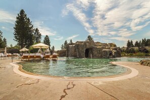 Pool - Luxury home with private hot tub, bikes & fireplace - quarry pool & tennis access (Sunriver)